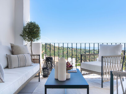 Penthouse Maison Blanc - Renovated Top Floor Apartment in Altos de La Quinta