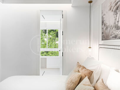 Penthouse Maison Blanc - Renovated Top Floor Apartment in Altos de La Quinta
