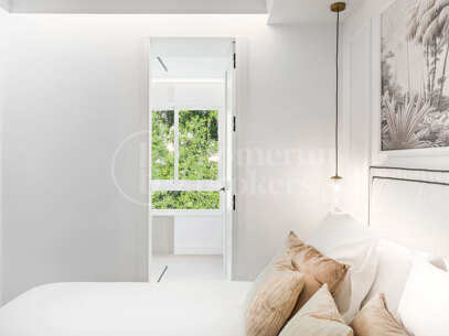 Penthouse Maison Blanc - Renovated Top Floor Apartment in Altos de La Quinta