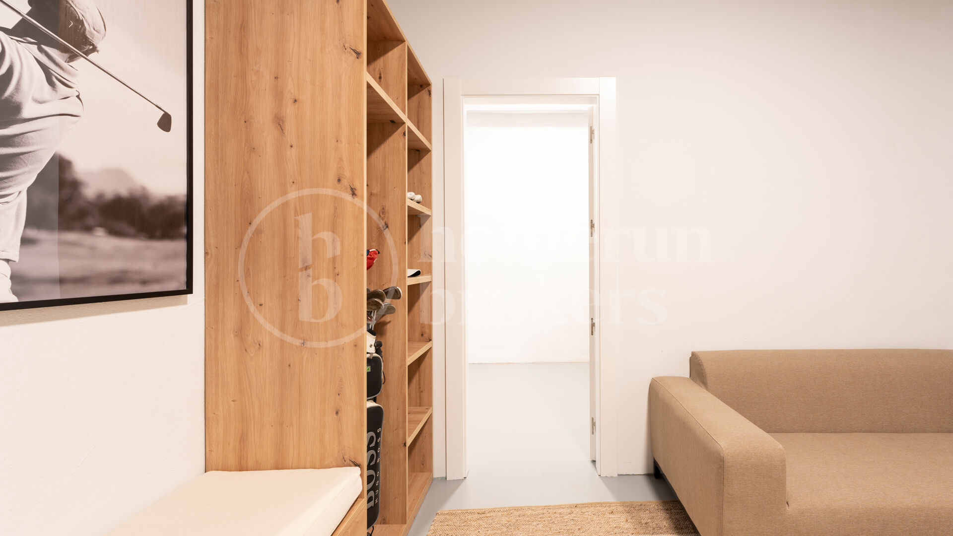 Penthouse Maison Blanc - Renovated Top Floor Apartment in Altos de La Quinta