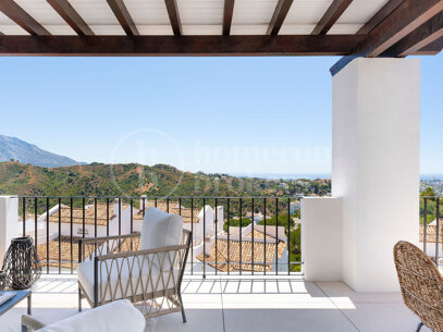 Penthouse Maison Blanc - Renovated Top Floor Apartment in Altos de La Quinta