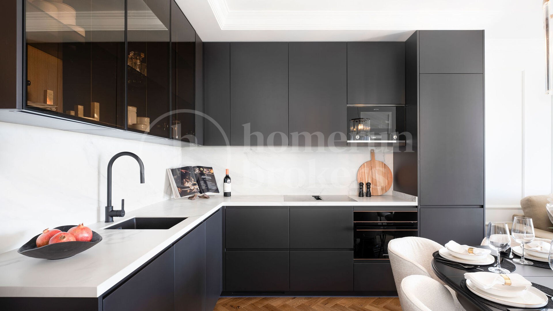 Penthouse Maison Blanc - Renovated Top Floor Apartment in Altos de La Quinta