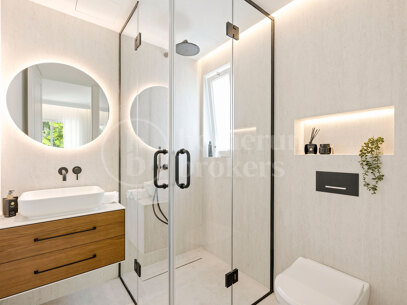Penthouse Maison Blanc - Renovated Top Floor Apartment in Altos de La Quinta
