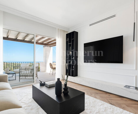 Penthouse Maison Blanc - Renovated Top Floor Apartment in Altos de La Quinta