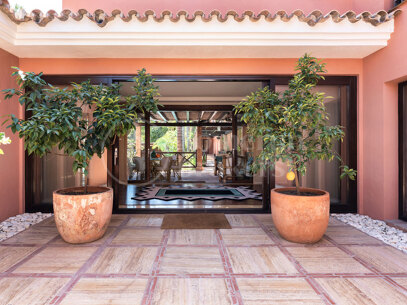 Villa Bali - Puente Romano Residence Staff Included