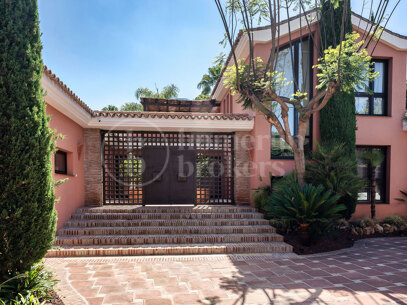 Villa Bali - Puente Romano Residence Staff Included