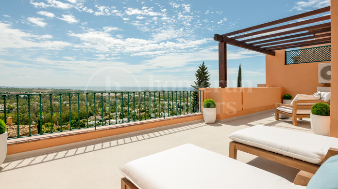 Duplex Penthouse in Les Belvederes, Nueva Andalucia