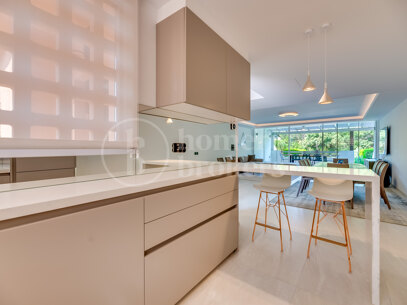 Townhouse Puente Romano - Ideally Located Holiday Home