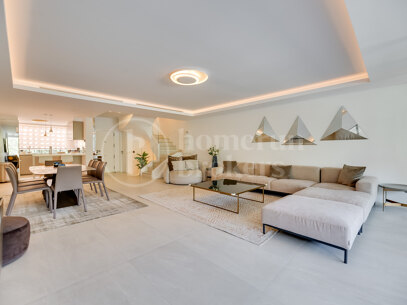 Townhouse Puente Romano - Ideally Located Holiday Home