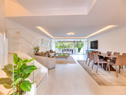 Townhouse Puente Romano - Ideally Located Holiday Home