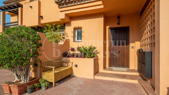 Townhouse Puente Romano - Ideally Located Holiday Home