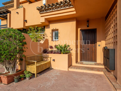 Townhouse Puente Romano - Ideally Located Holiday Home