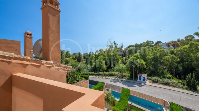 Townhouse Puente Romano - Ideally Located Holiday Home