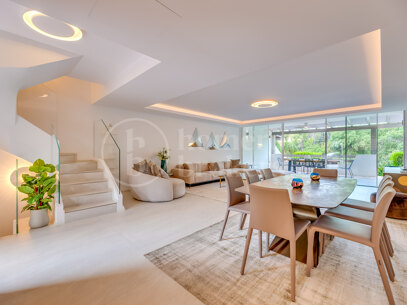 Townhouse Puente Romano - Ideally Located Holiday Home