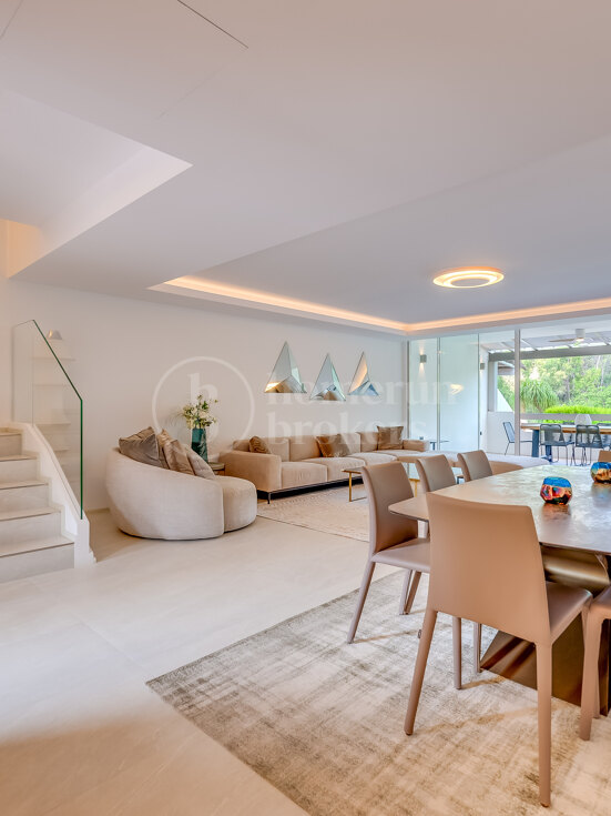 Townhouse Puente Romano - Ideally Located Holiday Home