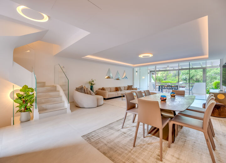 Luxury Villa For Sale In Lomas de Puente Romano