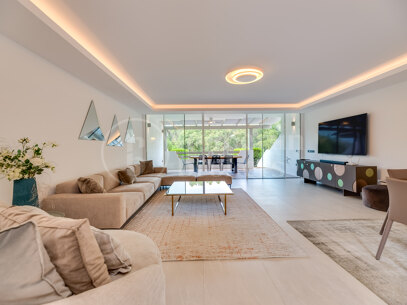 Townhouse Puente Romano - Ideally Located Holiday Home