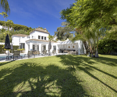 Villa Paradise - Contemporary Andalusian style villa in El Paraiso Alto