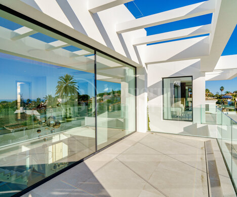 Villa Azure - Contemporary VIlla in Marbesa, East Marbella