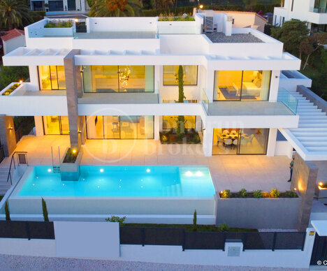 Villa Azure - Contemporary VIlla in Marbesa, East Marbella