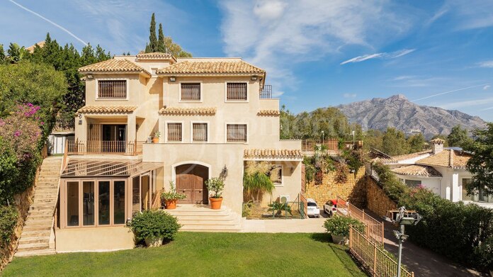 Villa Alegre -Panoramic Views in El Herrojo Benahavis