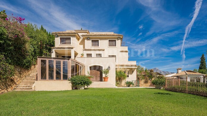 Villa Alegre -Panoramic Views in El Herrojo Benahavis