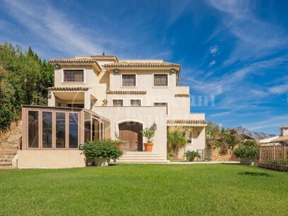 Villa Alegre -Panoramic Views in El Herrojo Benahavis