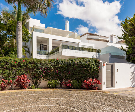 Villa Magda- Contemporary villa in Puente Romano, Marbella Golden Mile