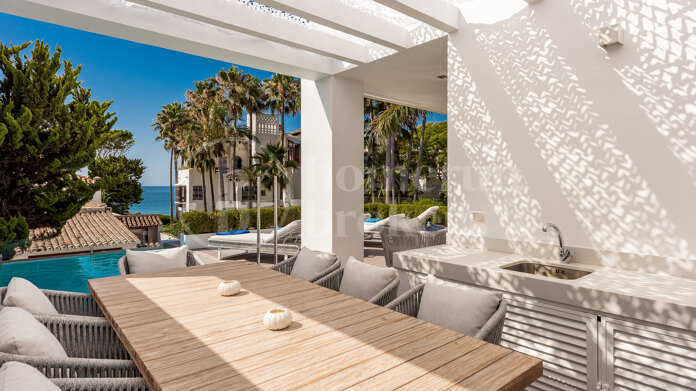 Villa Magda- Contemporary villa in Puente Romano, Marbella Golden Mile