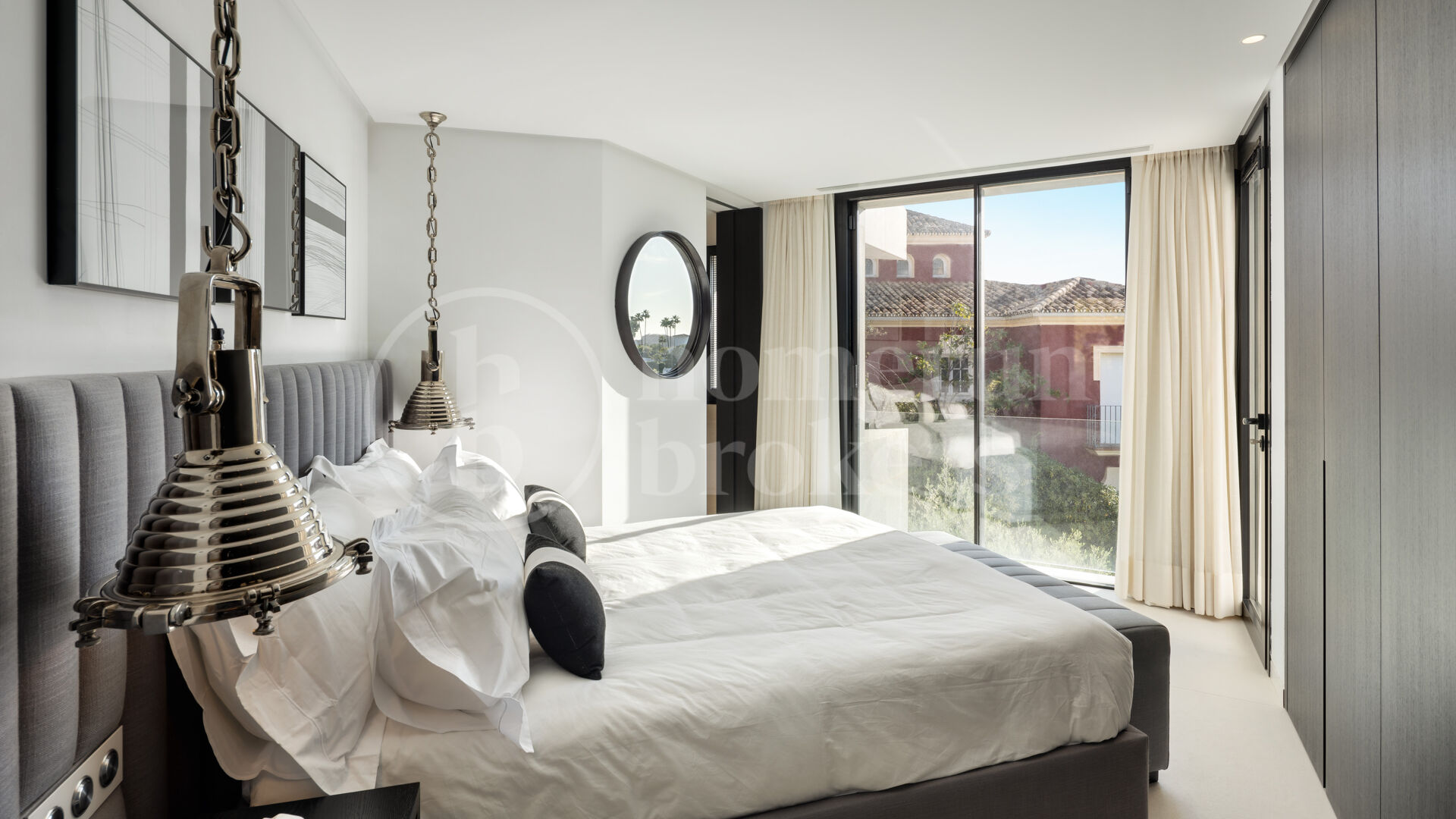 Villa La Toca – Refined Contemporary Living in El Herrojo Alto, Benahavís