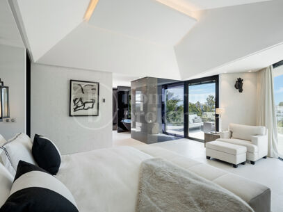 Villa La Toca – Refined Contemporary Living in El Herrojo Alto, Benahavís