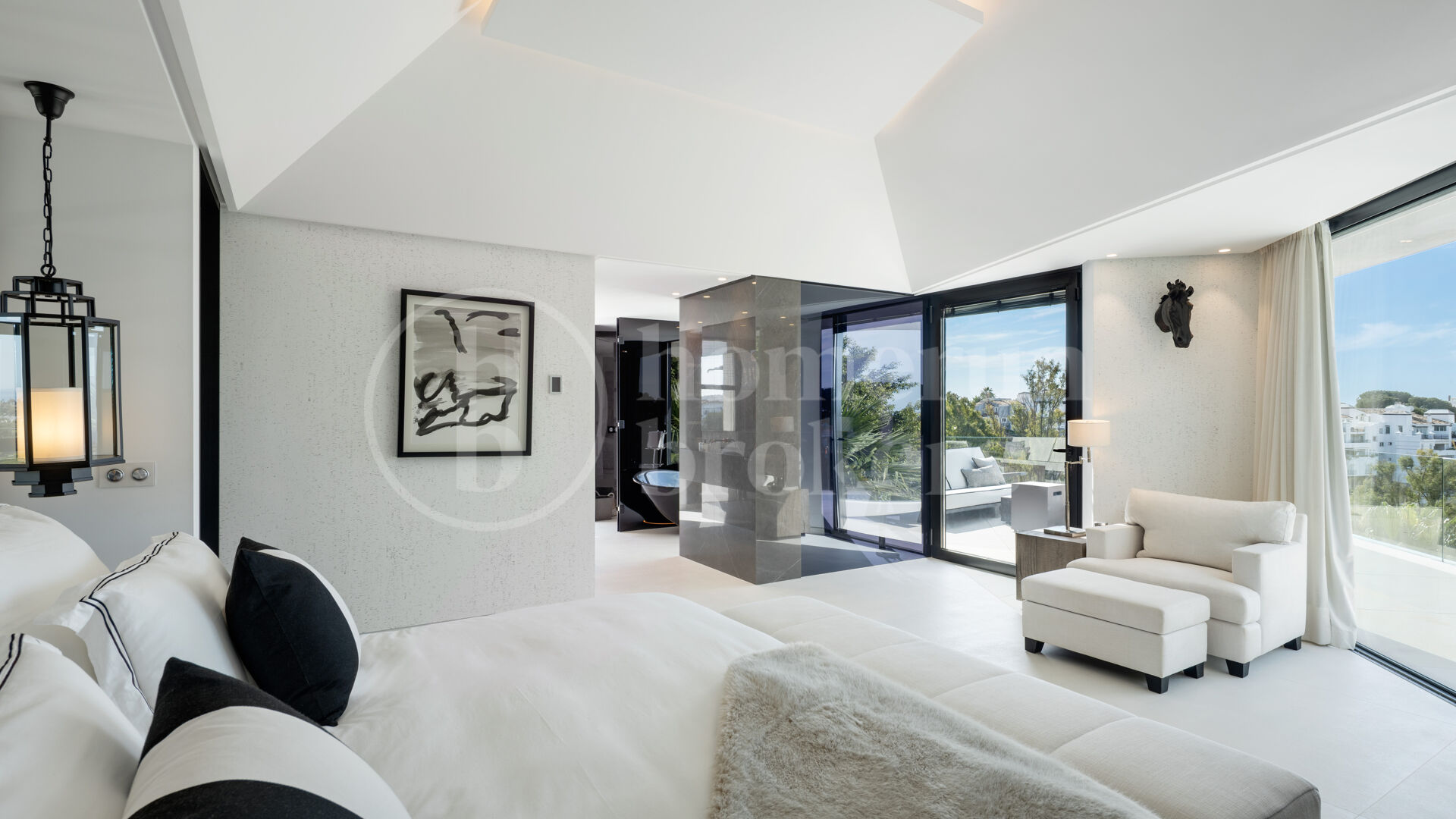 Villa La Toca – Refined Contemporary Living in El Herrojo Alto, Benahavís