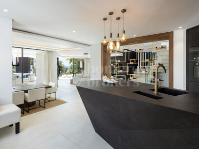 Villa La Toca – Refined Contemporary Living in El Herrojo Alto, Benahavís