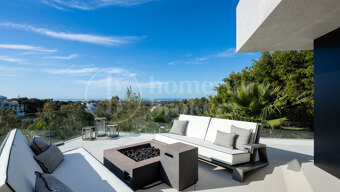 Villa La Toca – Refined Contemporary Living in El Herrojo Alto, Benahavís