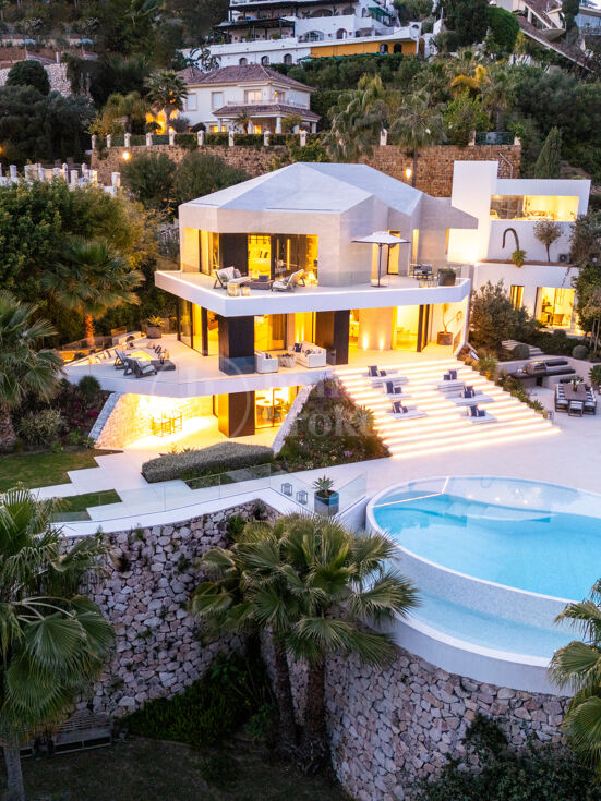 Villa La Toca – Refined Contemporary Living in El Herrojo Alto, Benahavís