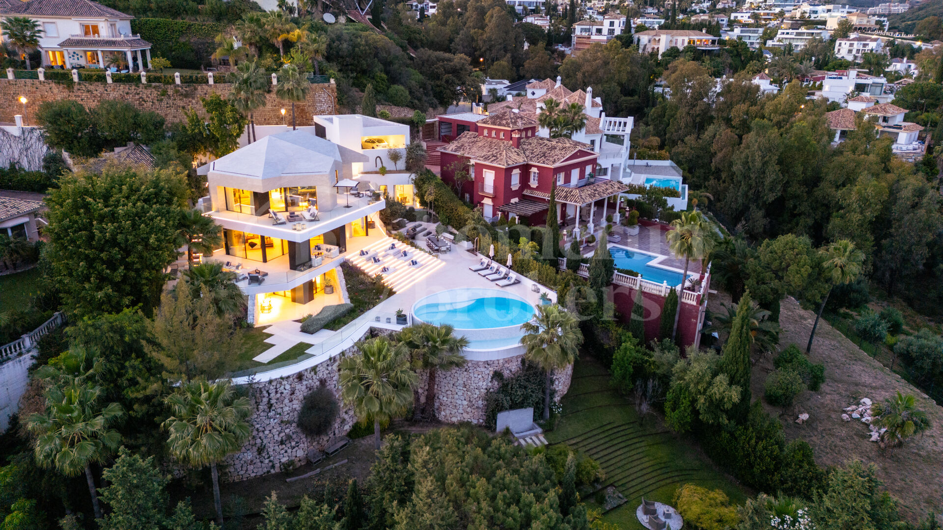 Villa La Toca – Refined Contemporary Living in El Herrojo Alto, Benahavís