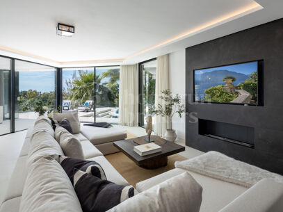 Villa La Toca – Refined Contemporary Living in El Herrojo Alto, Benahavís