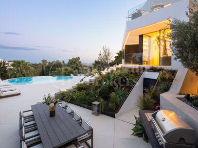 Villa La Toca – Refined Contemporary Living in El Herrojo Alto, Benahavís
