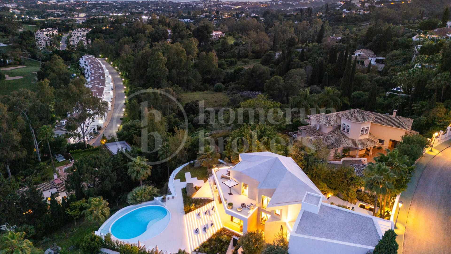 Villa La Toca – Refined Contemporary Living in El Herrojo Alto, Benahavís