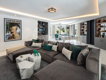 Villa La Toca – Refined Contemporary Living in El Herrojo Alto, Benahavís