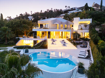 Villa La Toca – Refined Contemporary Living in El Herrojo Alto, Benahavís