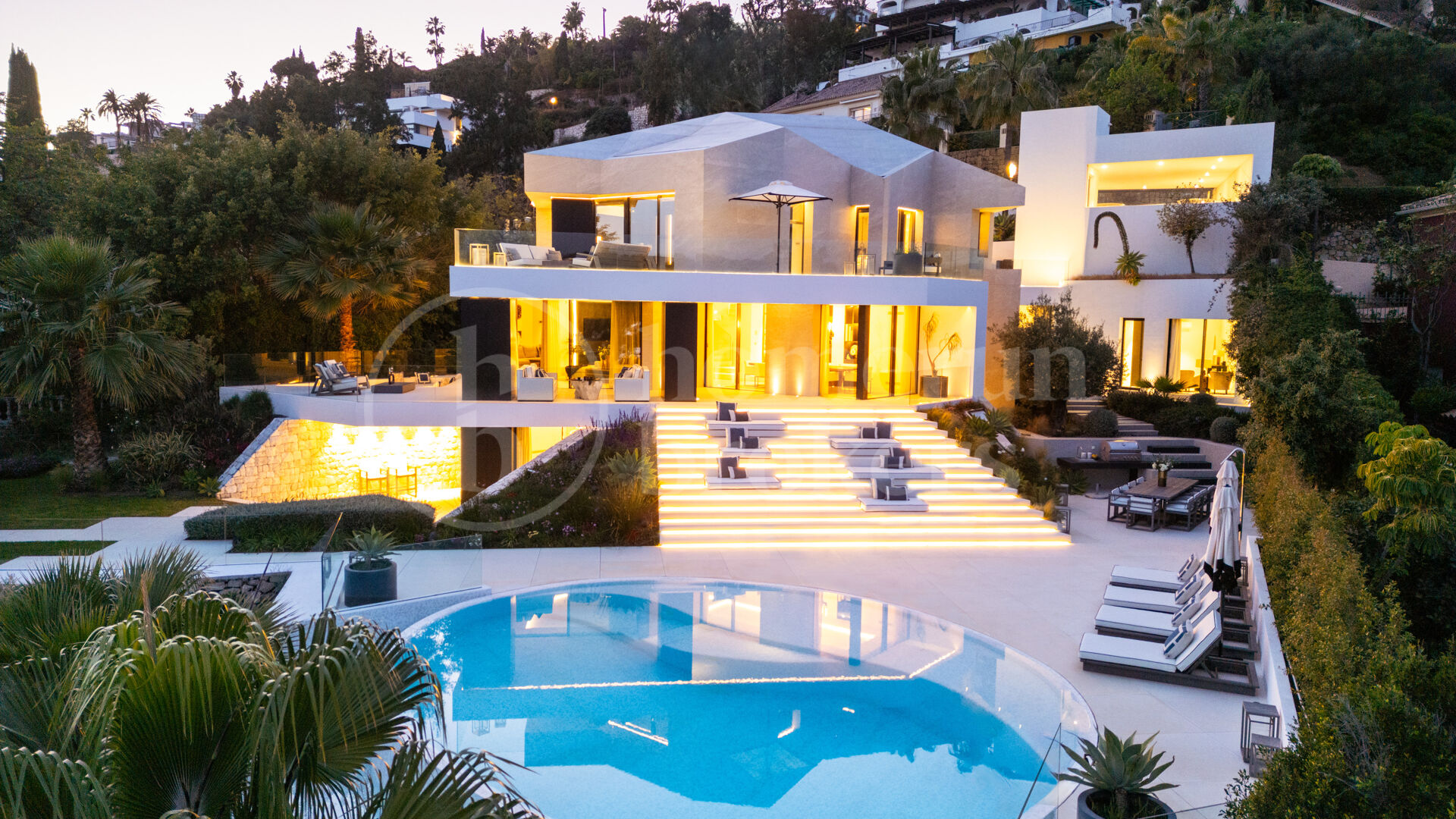 Villa La Toca – Refined Contemporary Living in El Herrojo Alto, Benahavís