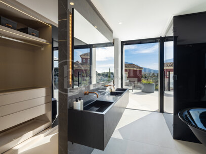 Villa La Toca – Modern Villa i El Herrojo Alto, Benahavís