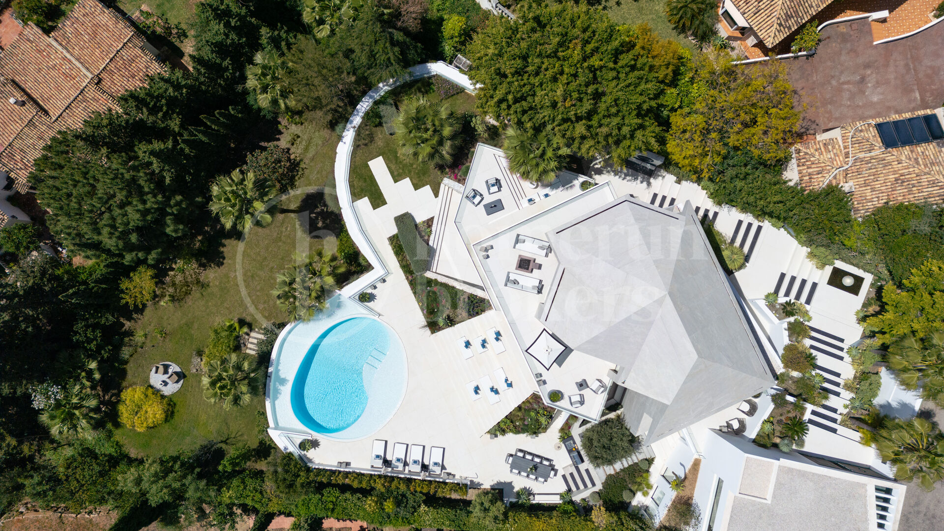 Villa La Toca – Refined Contemporary Living in El Herrojo Alto, Benahavís