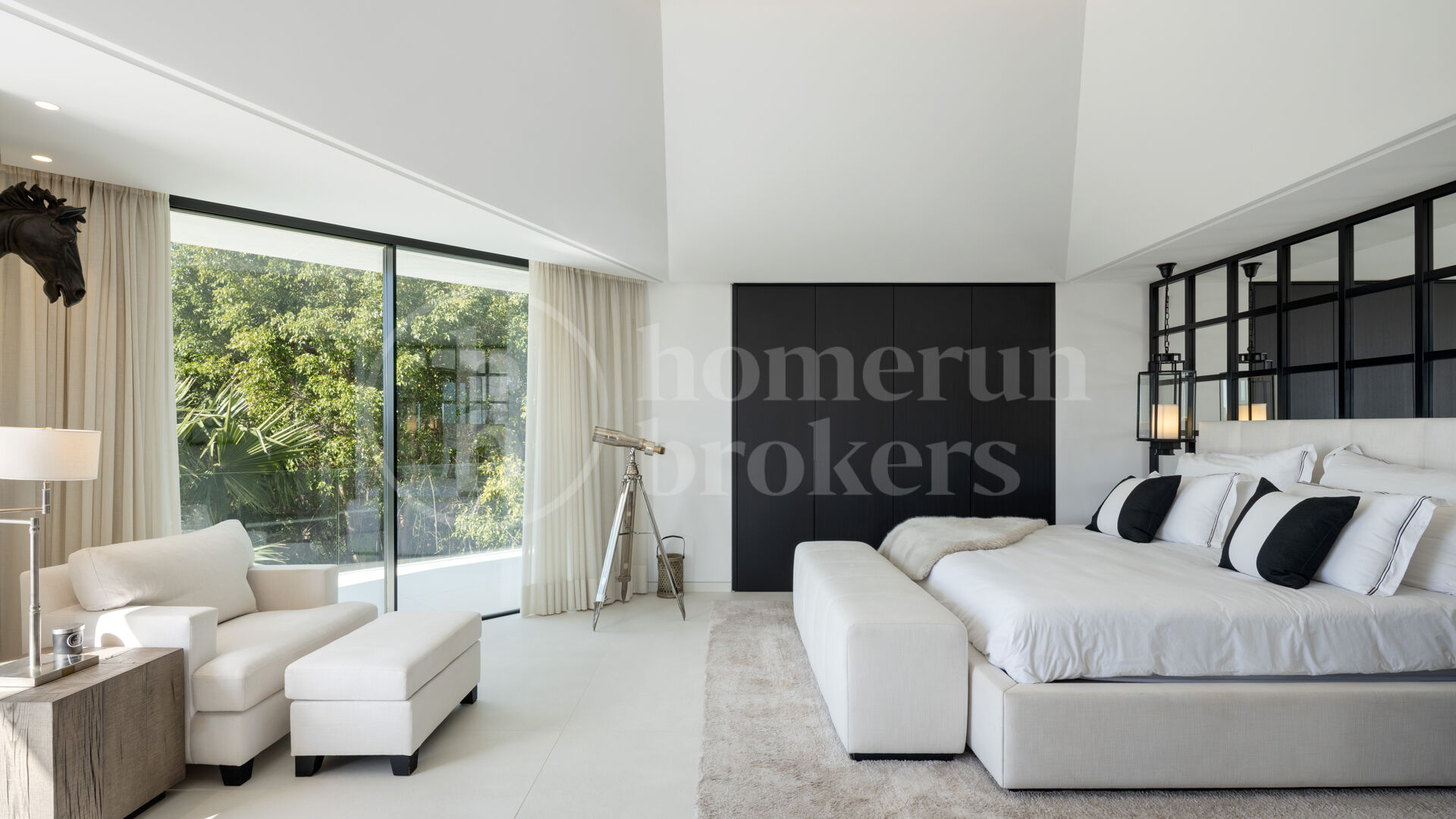 Villa La Toca – Refined Contemporary Living in El Herrojo Alto, Benahavís