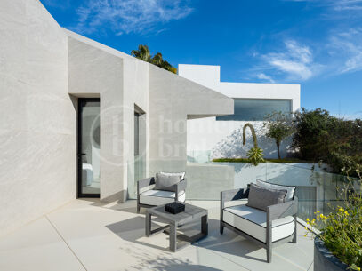 Villa La Toca – Refined Contemporary Living in El Herrojo Alto, Benahavís