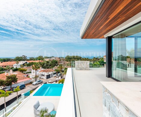 Pavo Real - Modern Villa Steps from the Beach in Marbella East