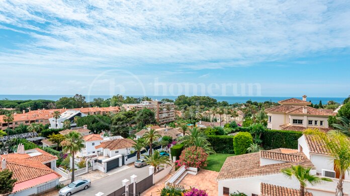 Pavo Real - Modern Villa Steps from the Beach in Marbella East