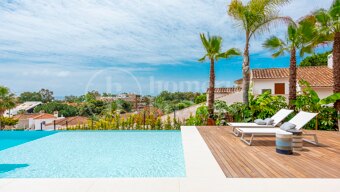 Pavo Real - Modern Villa Steps from the Beach in Marbella East