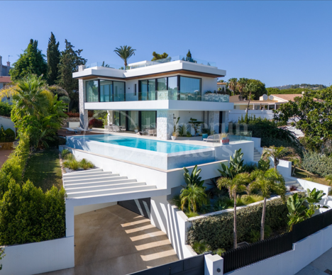 Pavo Real - Modern Villa Steps from the Beach in Marbella East